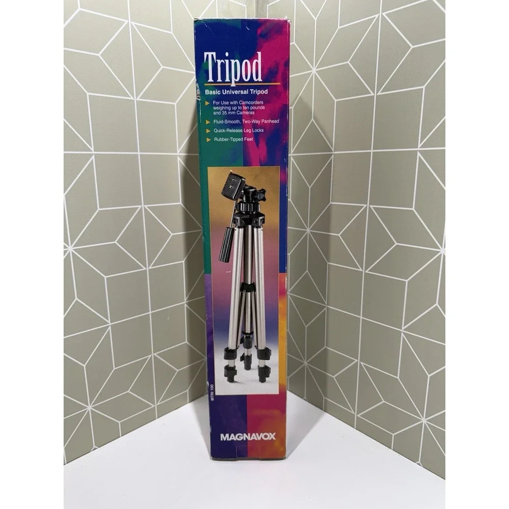 MAGNAVOX UNIVERSAL TRIPOD, FOR CAMCORDERS And 35mm CAMERAS,
